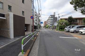 敷地北側の前面道路