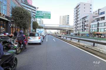 敷地北側の前面道路(東側から)