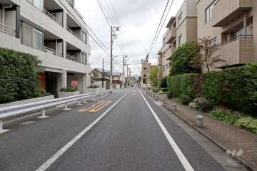敷地北西側の前面道路