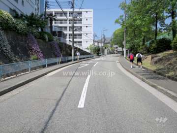 敷地北側の前面道路
