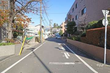 敷地北西側の前面道路