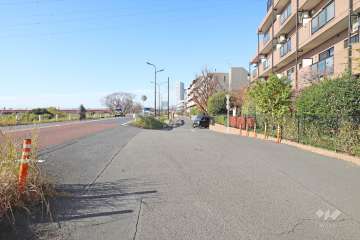 敷地南西側の前面道路