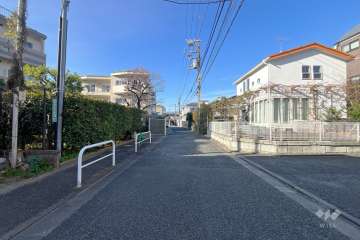 敷地北東側の前面道路　