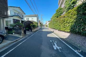 敷地南東側の前面道路