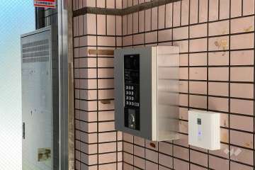 エントランスはオートロック付きです。