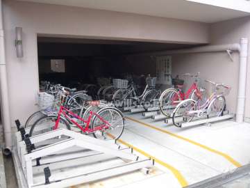 屋内にある駐輪場