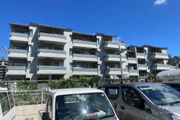 コープ野村用賀の外観（南側から）