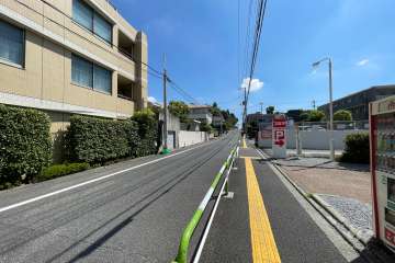 敷地南東側の前面道路
