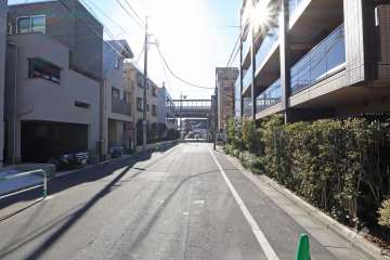 敷地東側の前面道路