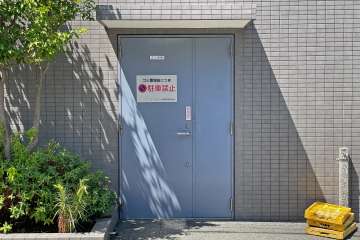 ゴミ置き場出入口