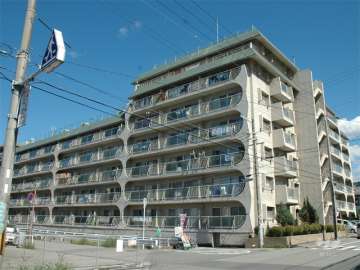 カネボウ夙川台マンションの外観（南東側から）