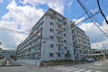 夙川台マンションの外観（南東側から）