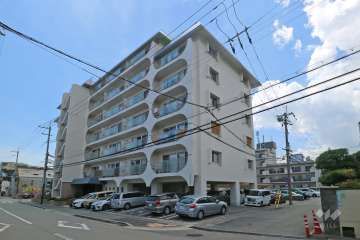 夙川台マンションの外観（北東側から）