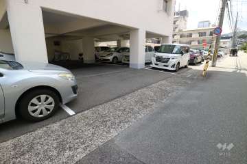 駐車場の出入口