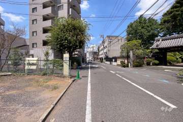 敷地北側の前面道路（東側から）