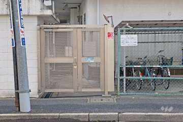 敷地の北側にある通用口