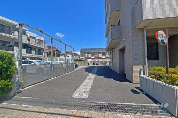 駐車場出入り口