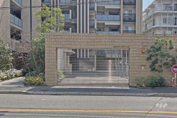 駐車場の出入り口（リングシャッター付き）