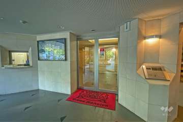 エントランスはオートロックです。