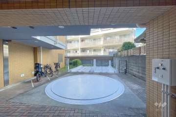 敷地内駐車場（屋内機械式）