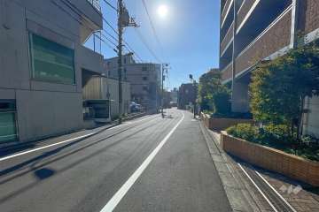 敷地南側の前面道路