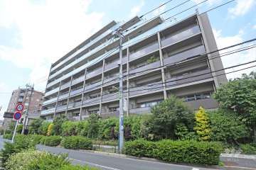 パークホームズ用賀一丁目の外観（南東側から）