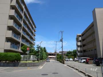 敷地南側の前面道路