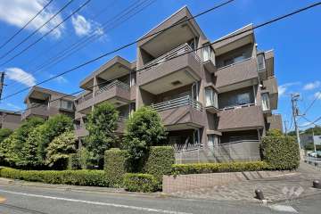 グランディコア用賀の外観（南東側から）