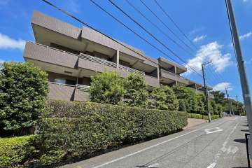 グランディコア用賀の外観（南側から）