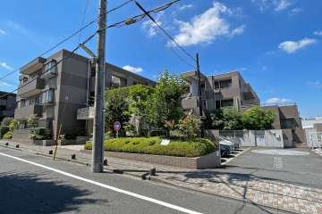 グランディコア用賀の外観（北東側から）