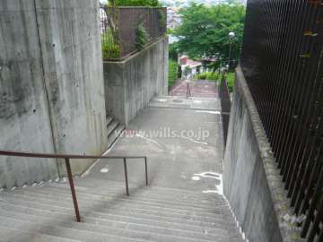 敷地内にはアップダウンがあります