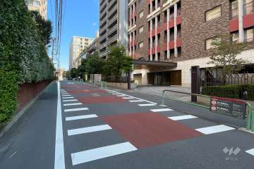 敷地西側の前面道路　