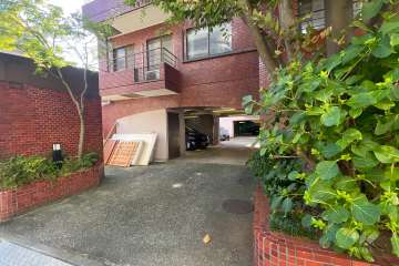 駐車場の出入り口