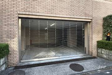 駐車場の出入り口（リングシャッター付き）　