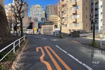 敷地南側の前面道路