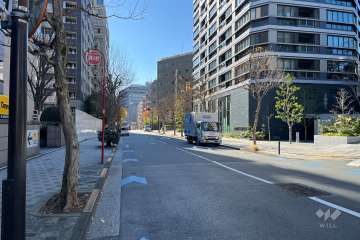 敷地の東側前面道路（北側から）