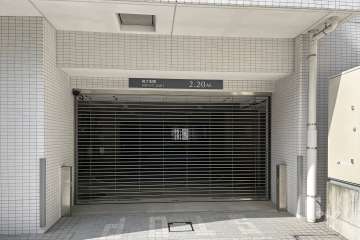 駐車場の出入り口（リングシャッター付き）