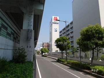 敷地の南側には国道43号線、阪神高速が走っています。