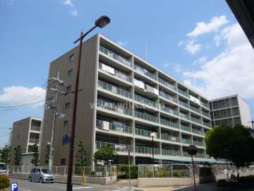 新甲子園マンションの外観（南西側から）