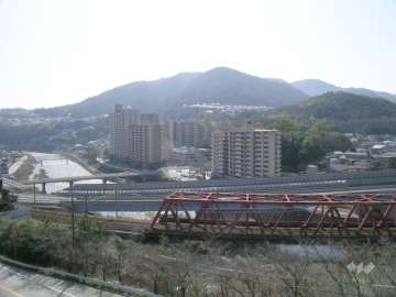セルヴィオ全体（北側には国道176号線とJR福地山線が走っています）
