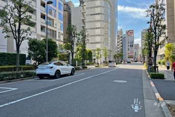 敷地北側の前面道路（東側から）