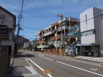 敷地南側の前面道路