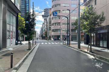 敷地の東側前面道路（北側から）