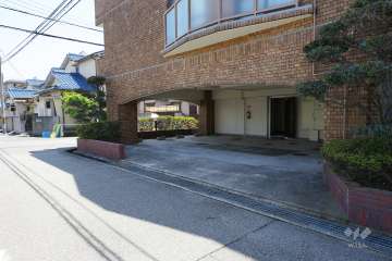 駐車場の出入口