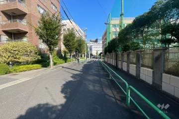 敷地東側の前面道路