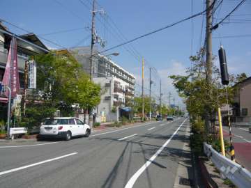 敷地の南側は「臨港線」に面しています