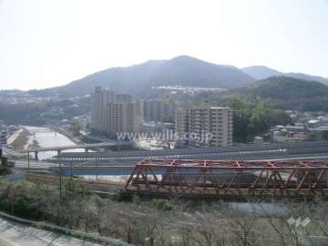 セルヴィオ全体（北側には国道176号線とJR福地山線が走っています）