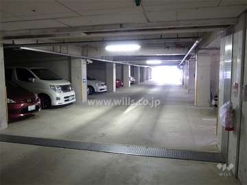 駐車場は平面自走式です。