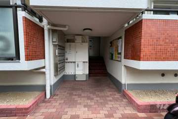 住戸入り口(共用ポスト)