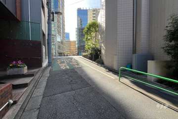 敷地東側の前面道路